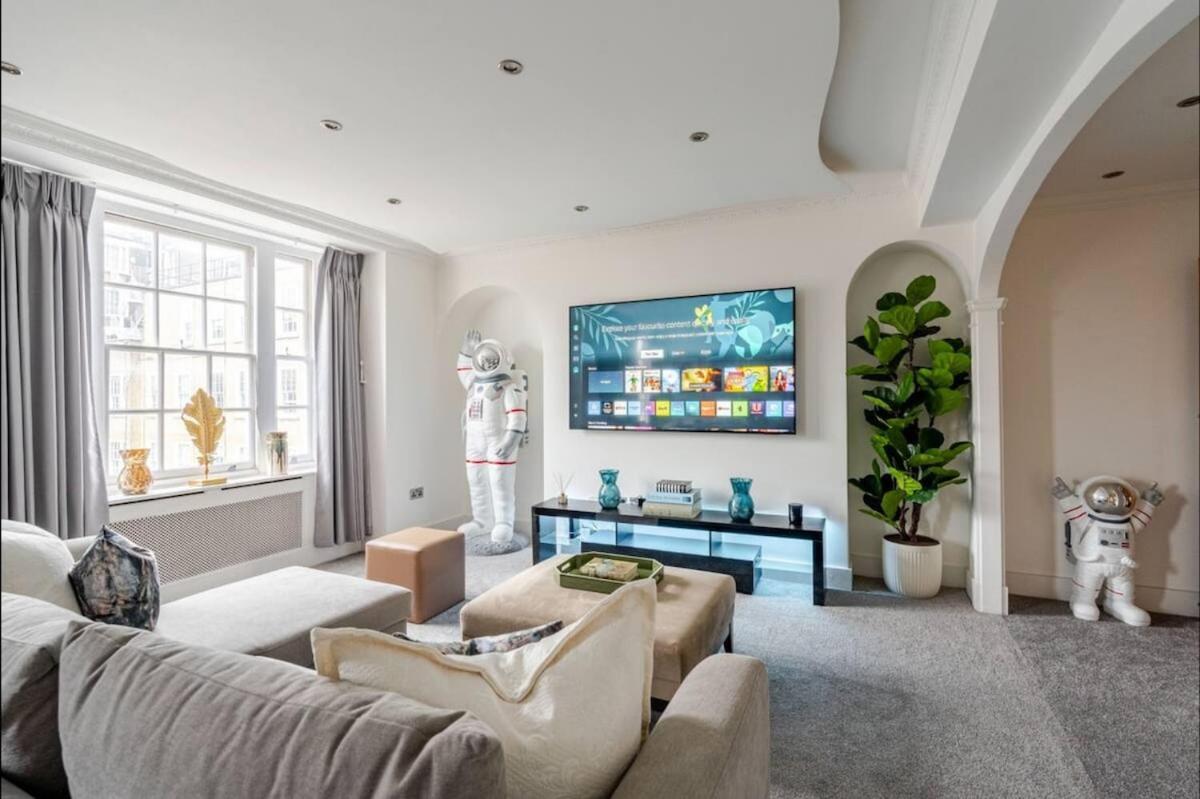 Exquisite 5 Bed Penthouse Apartment